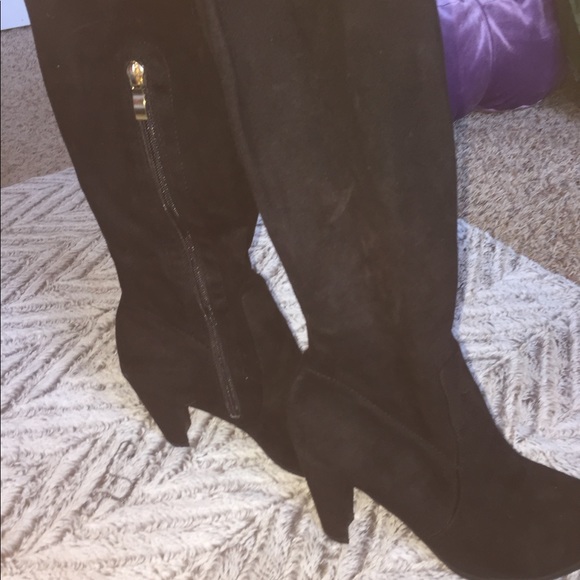 Black thigh high boots - Picture 2 of 4